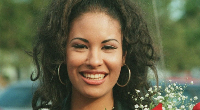 Late Selena Quintanilla posing with flowers