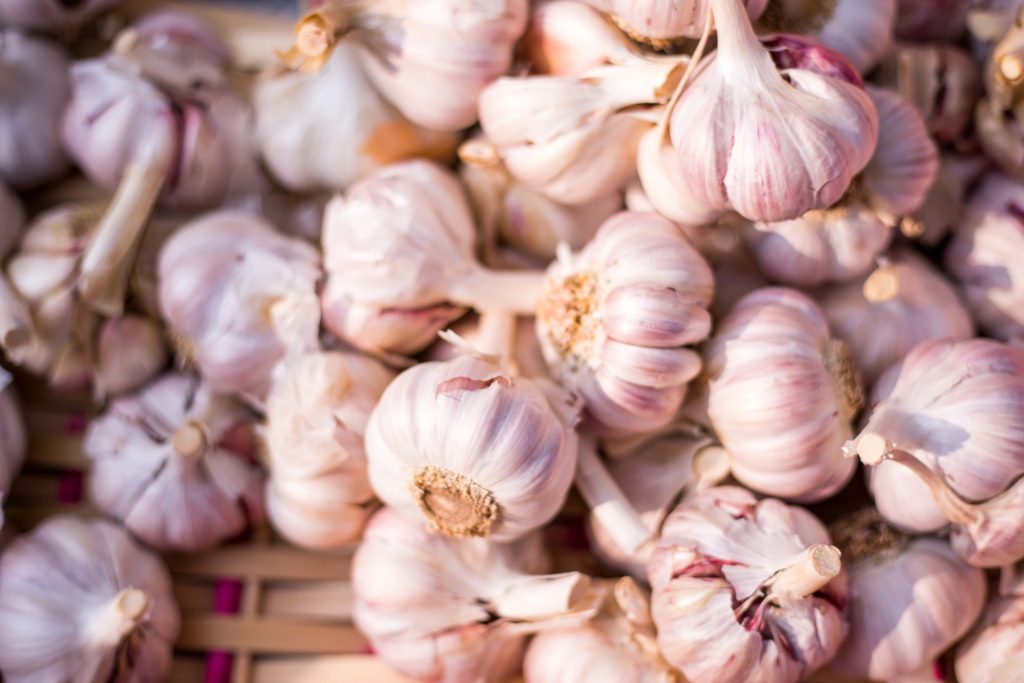 A basket of garlic heads