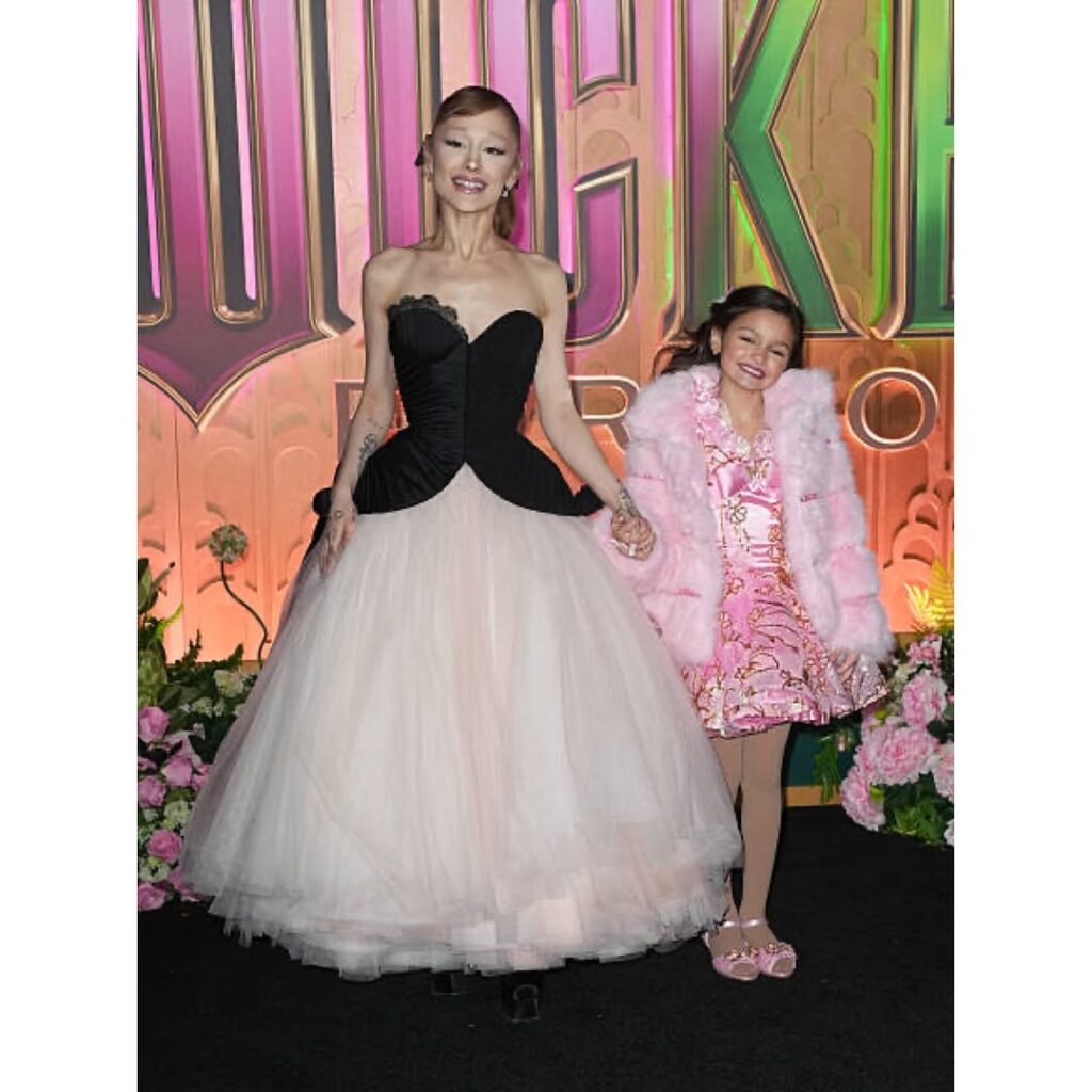 Arianna Grande & Scarlett Spears at